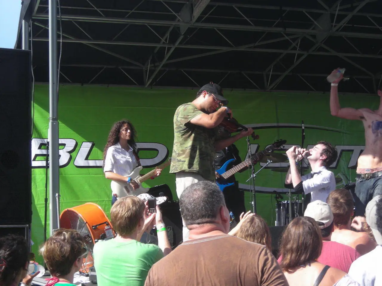 Secondary schools字体Undergo an array of learning experiences through the organization of music...