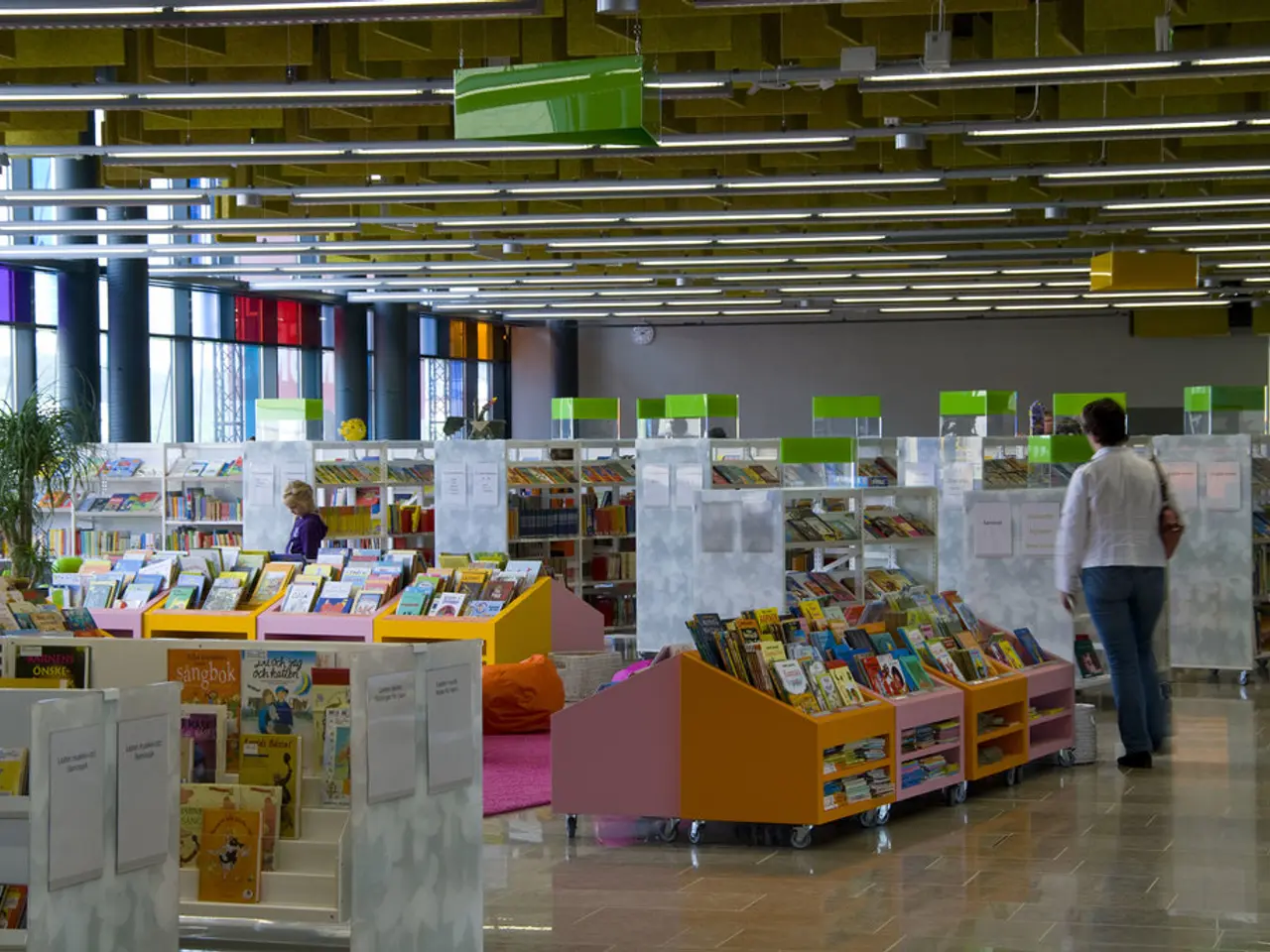 Brief instructional sessions for students at the University of Art and Design High School