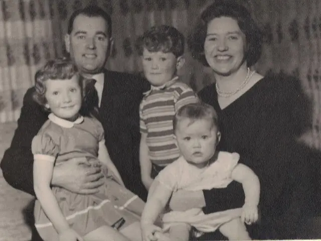 Establishing Independent Connections with Family Members: Setting Healthy Family Limits