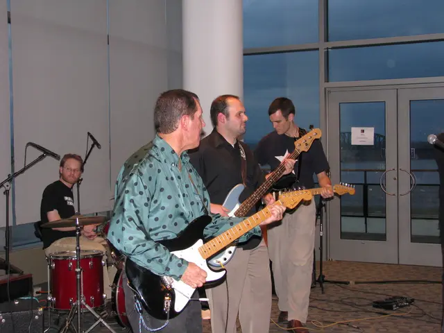 Gathering at the Chancellor's Personal Estate, Students Showcase Their Performances