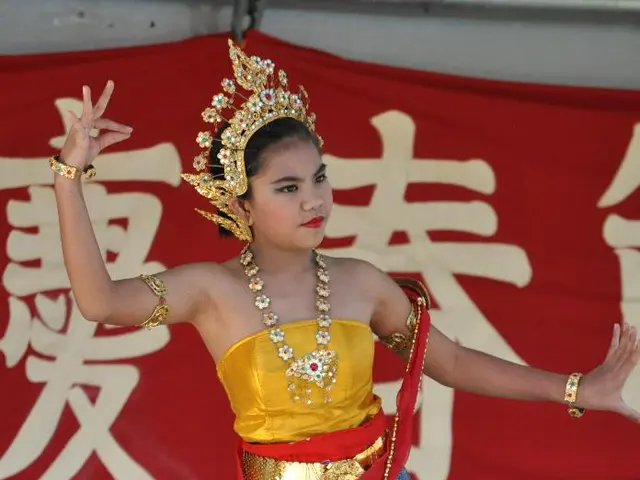 "Transnational Encounters: A Gathering of German-Greek Females"